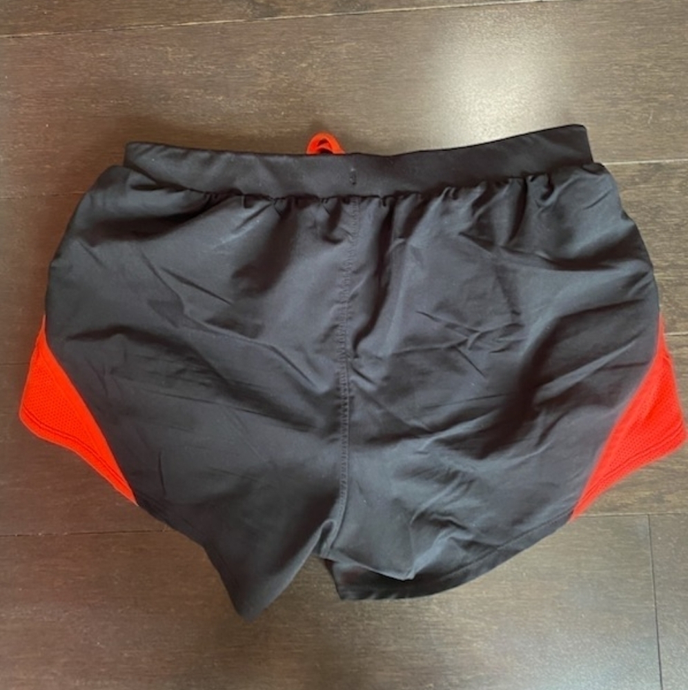 🎉Under Armour Orange and Black Athletic Shorts - Picture 2 of 4